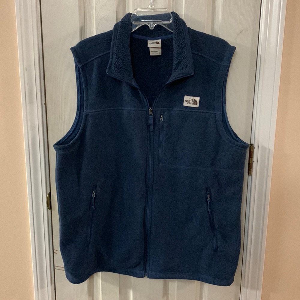 Men’s blue north face vest